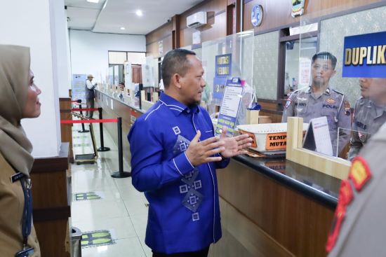BN 550 Dewan Komisaris Jasa Raharja melaksanakan kunjungan kerja ke Kantor Samsat Kota Semarang III