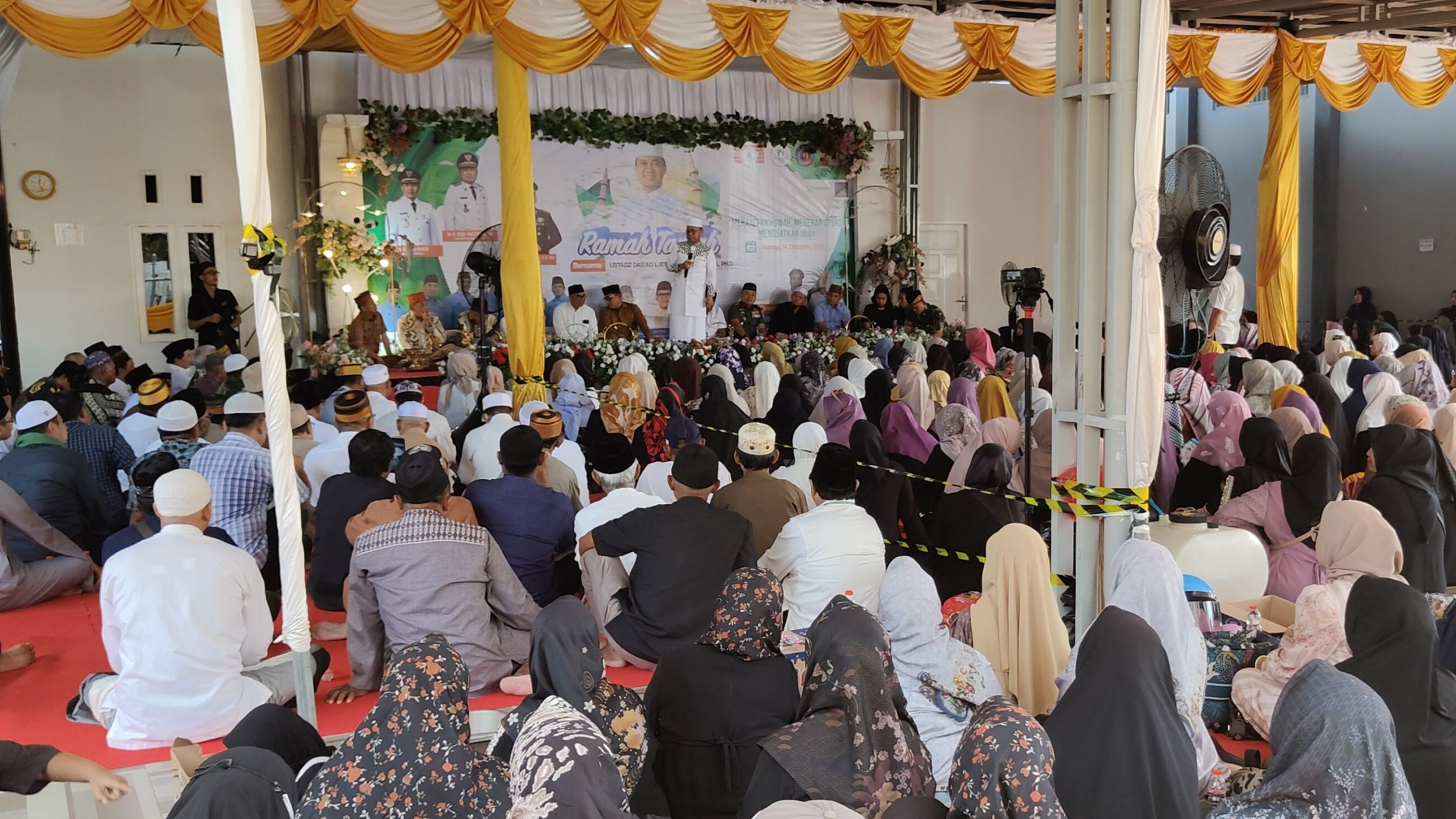 Ustadz Kondang Dasad Latif di Samarinda 2500 2