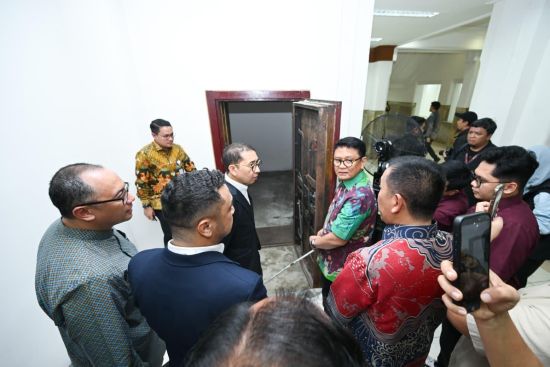 BN 3 Menteri Kebudayaan Fadli Zon bersama Direktur Utama Jasa Raharja Muhammad Awaluddin